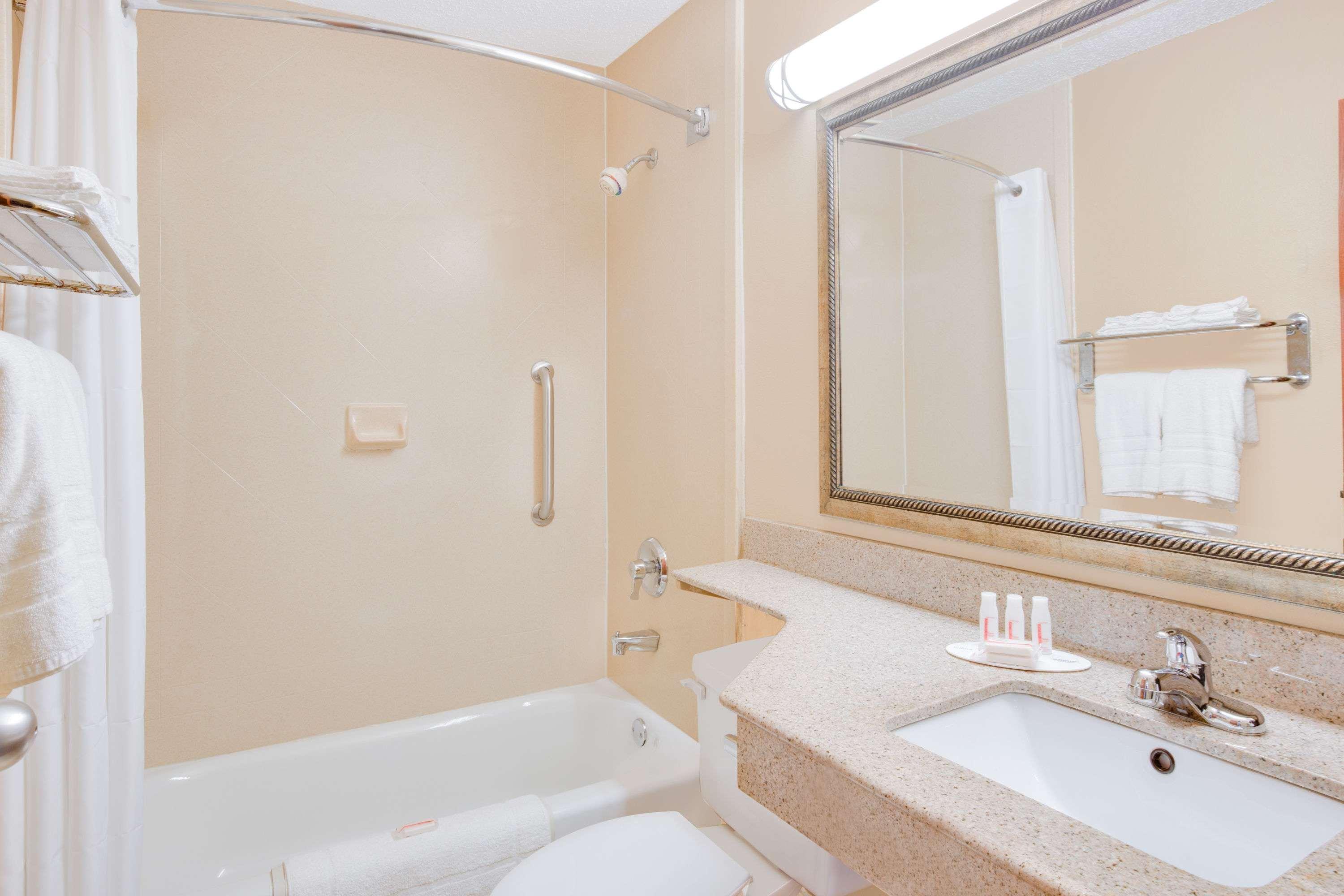 Coastal Inn & Suites Ουίλμινγκτον Εξωτερικό φωτογραφία