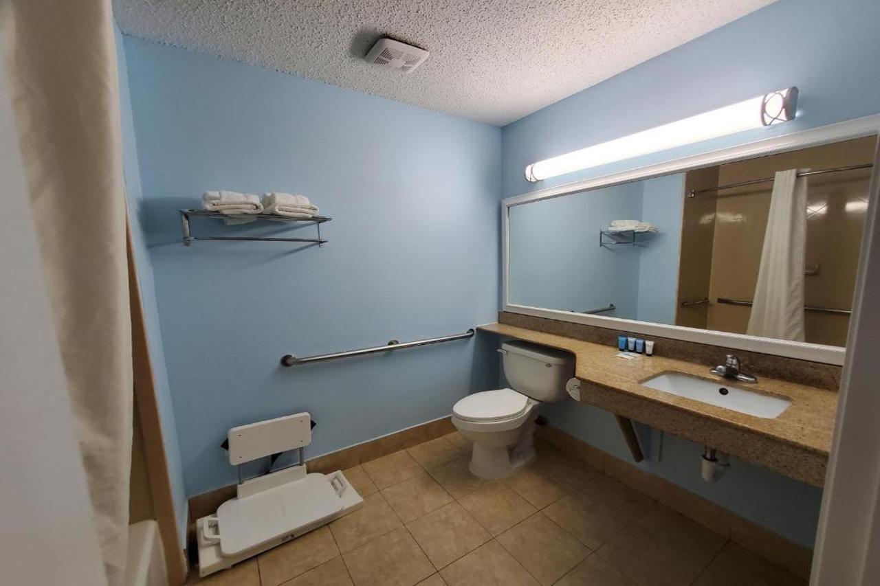 Coastal Inn & Suites Ουίλμινγκτον Εξωτερικό φωτογραφία